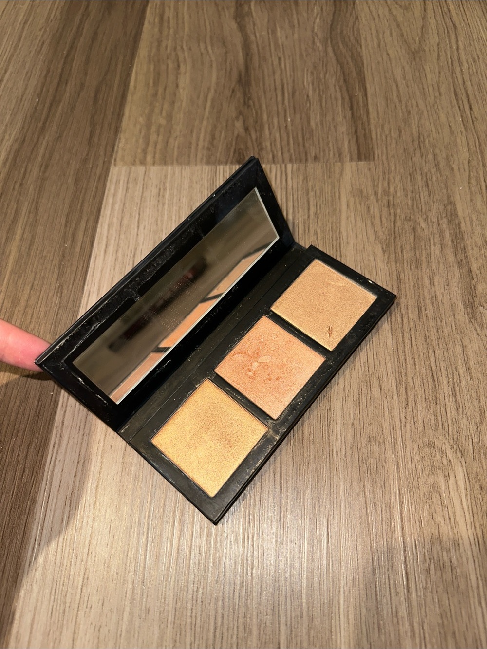 MAC Cosmetics Warm Gold Trio Highlighter Palette